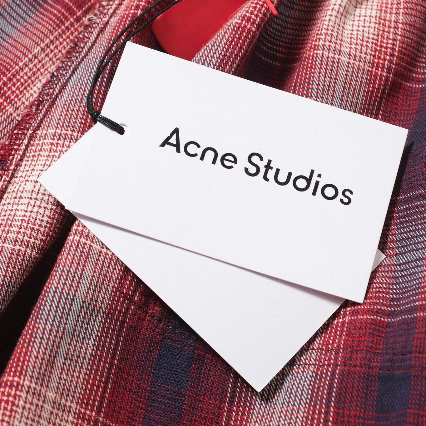 שורט Acne