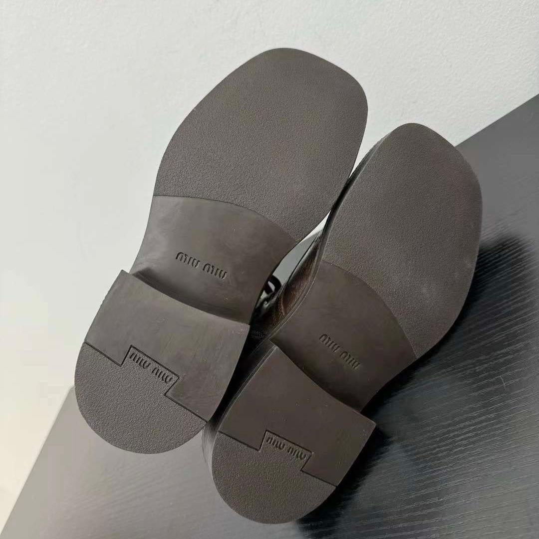 מגפי מיו מיו