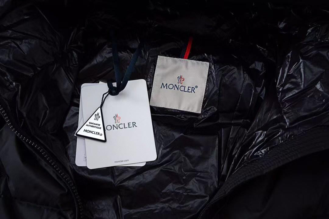 מעיל מונקלר