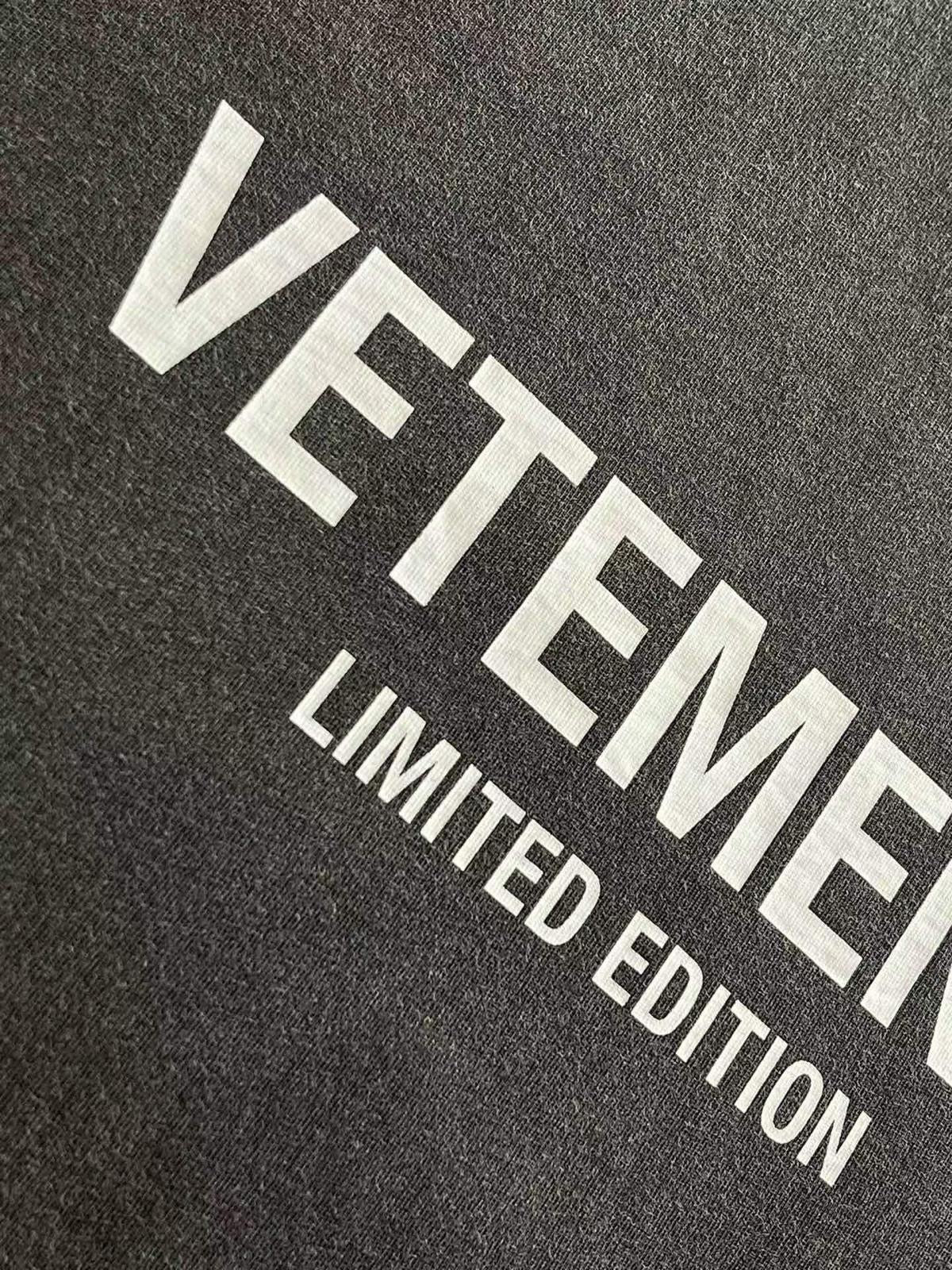 טישרט Vetements