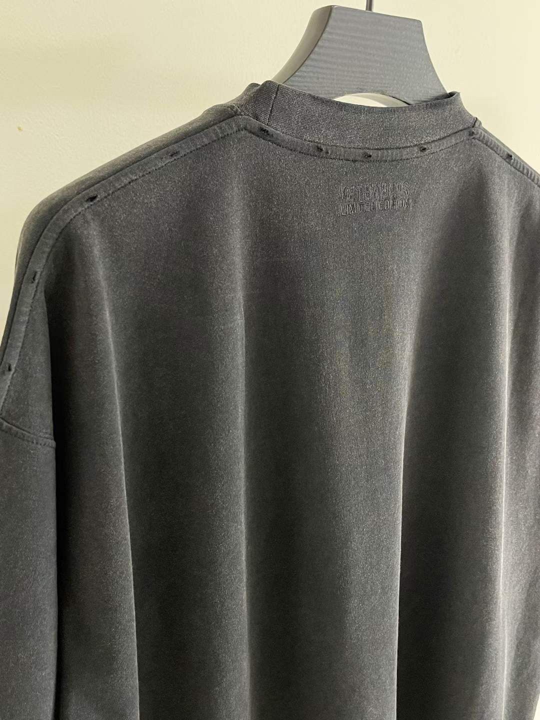 טישרט Vetements