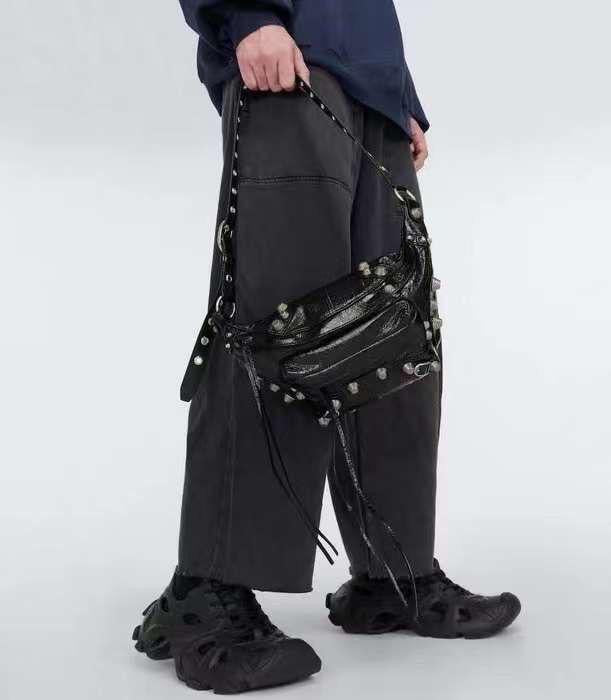 תיק פאוץ׳ בלנסיאגה