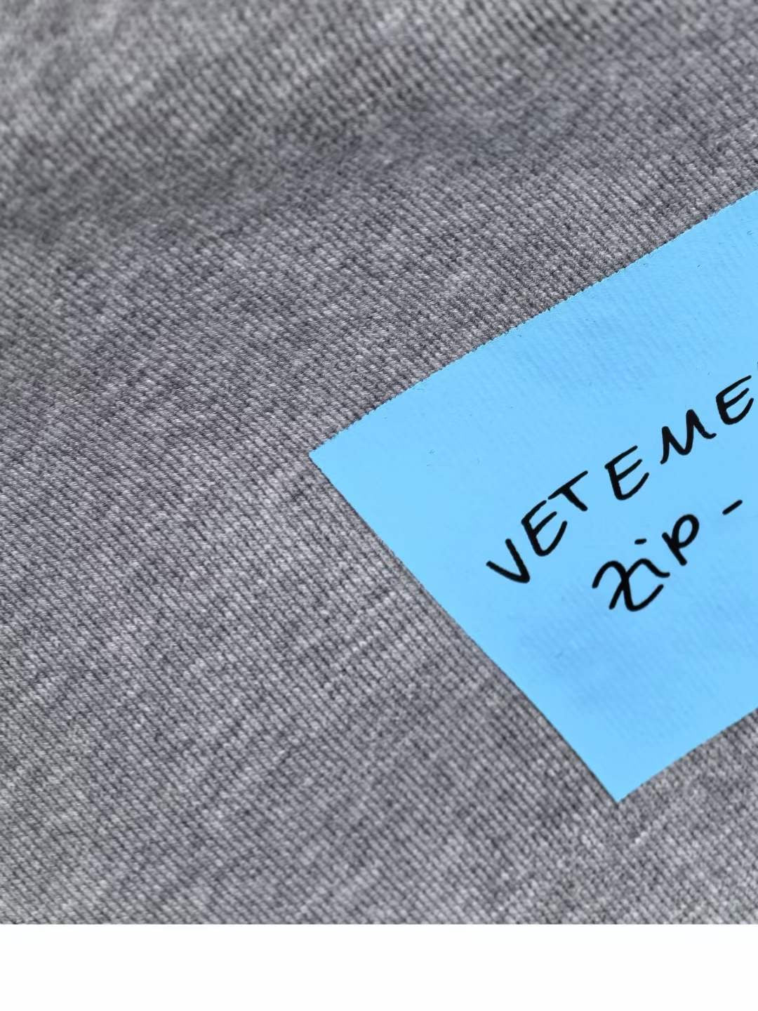 סווטשירט Vetements