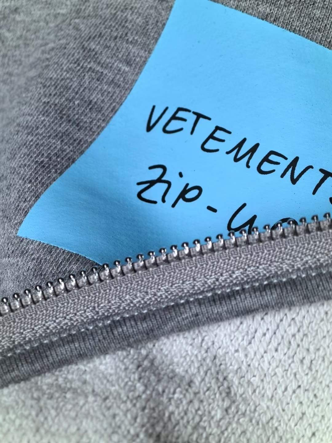 סווטשירט Vetements