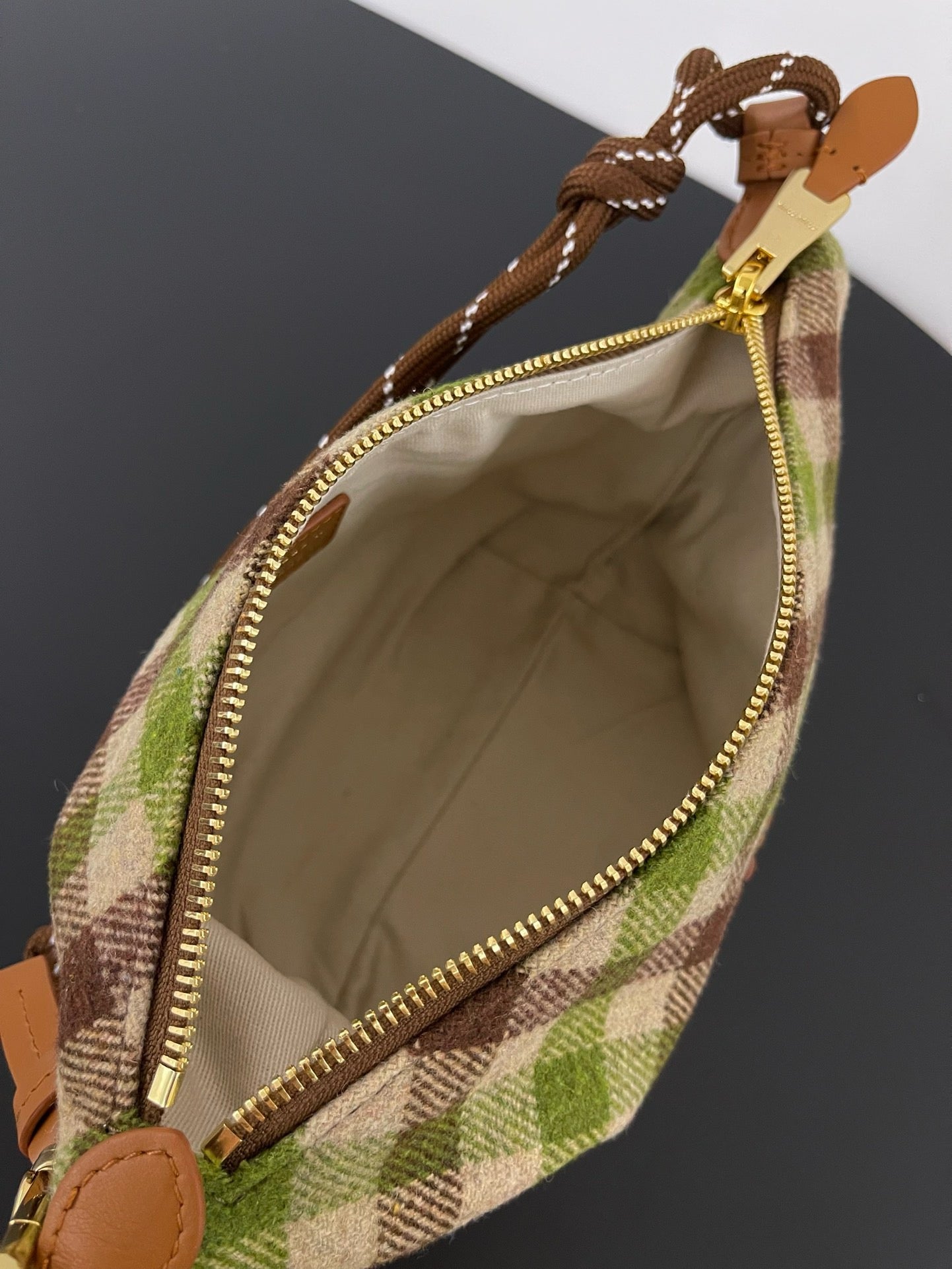 תיק מיו מיו