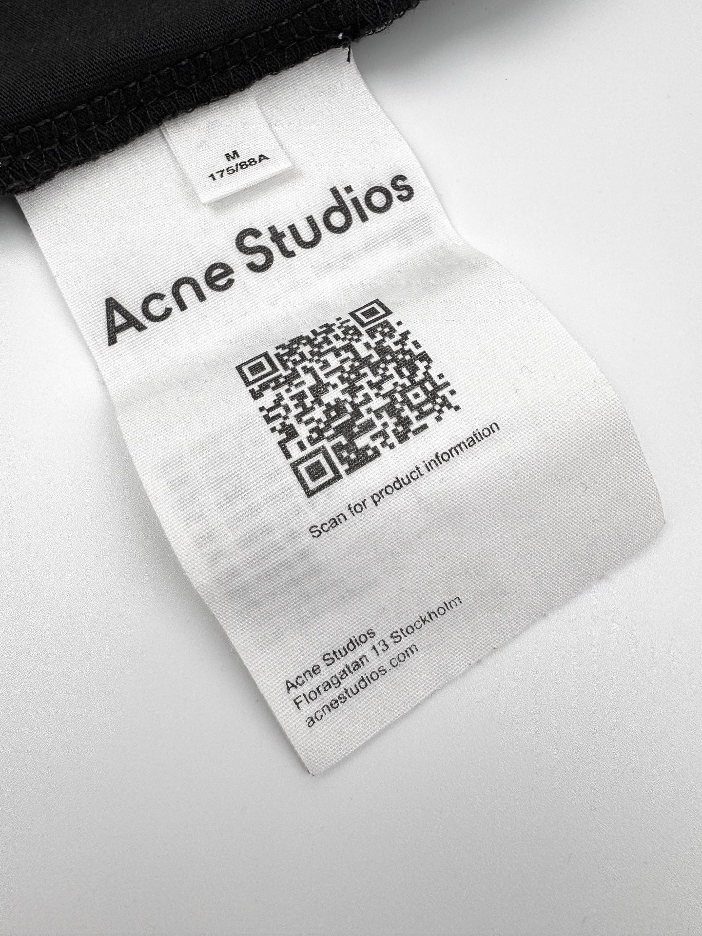 טישרט Acne
