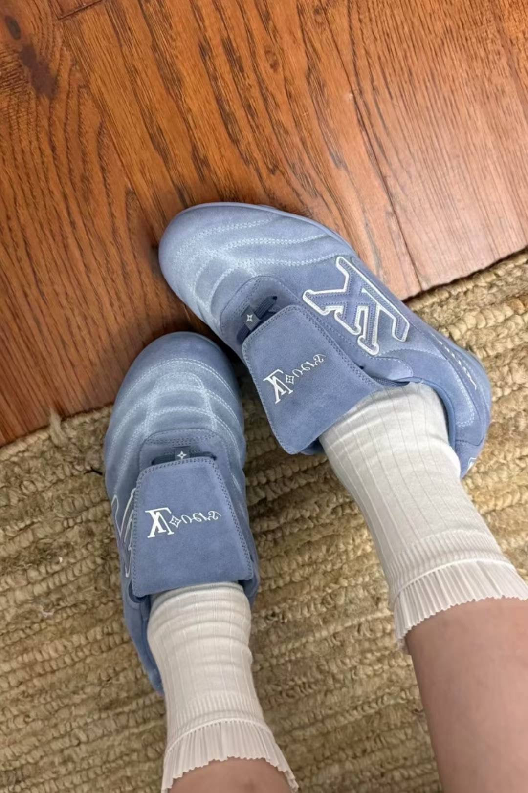נעלי לואי