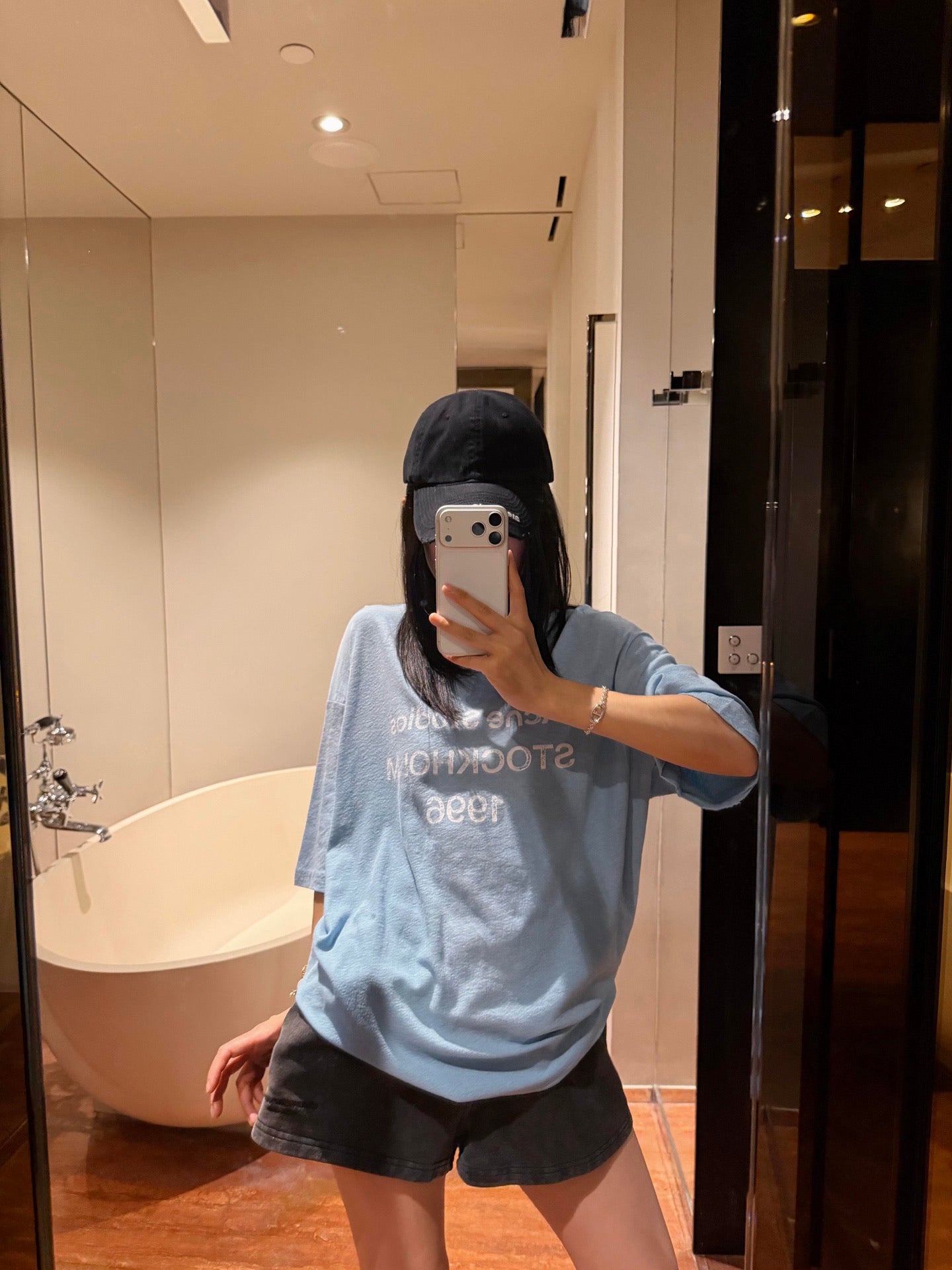 טישרט Acne