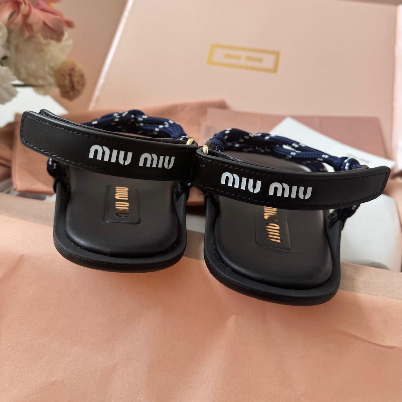 סנדלי מיו מיו