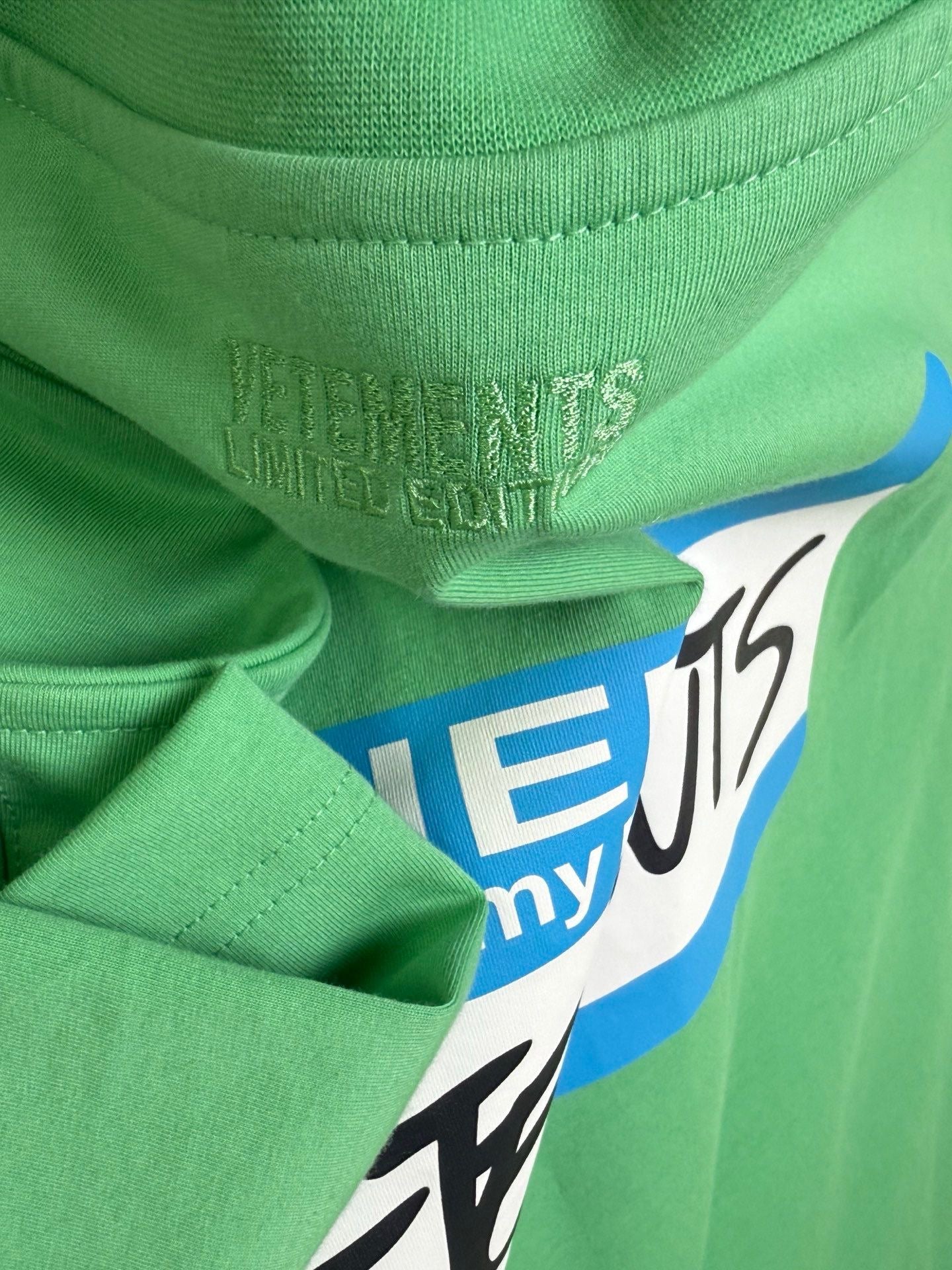 טישרט Vetements