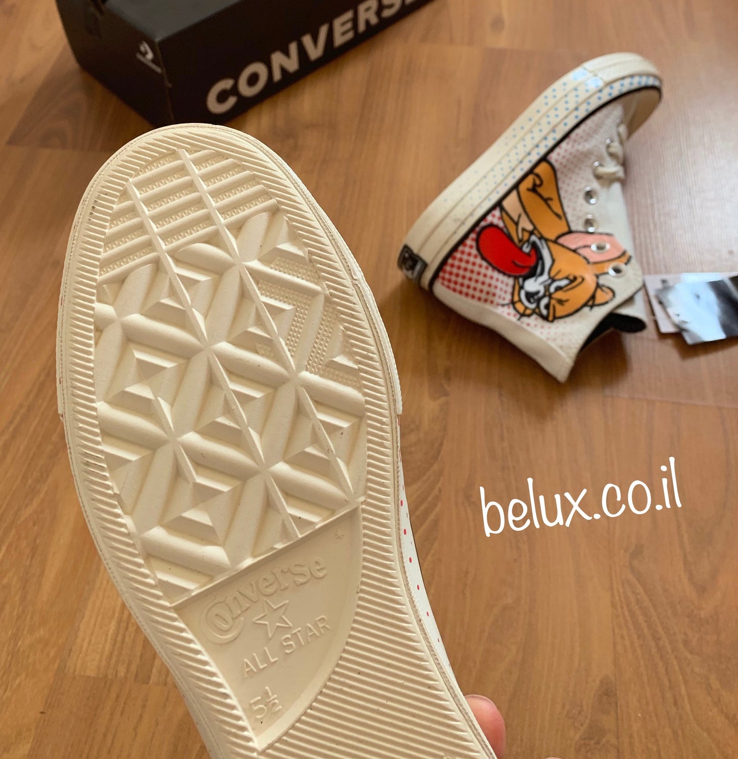 סניקרס תום וג'רי