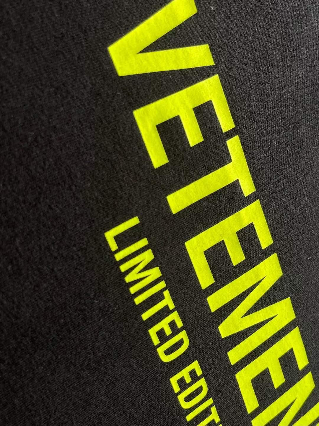 טישרט Vetements