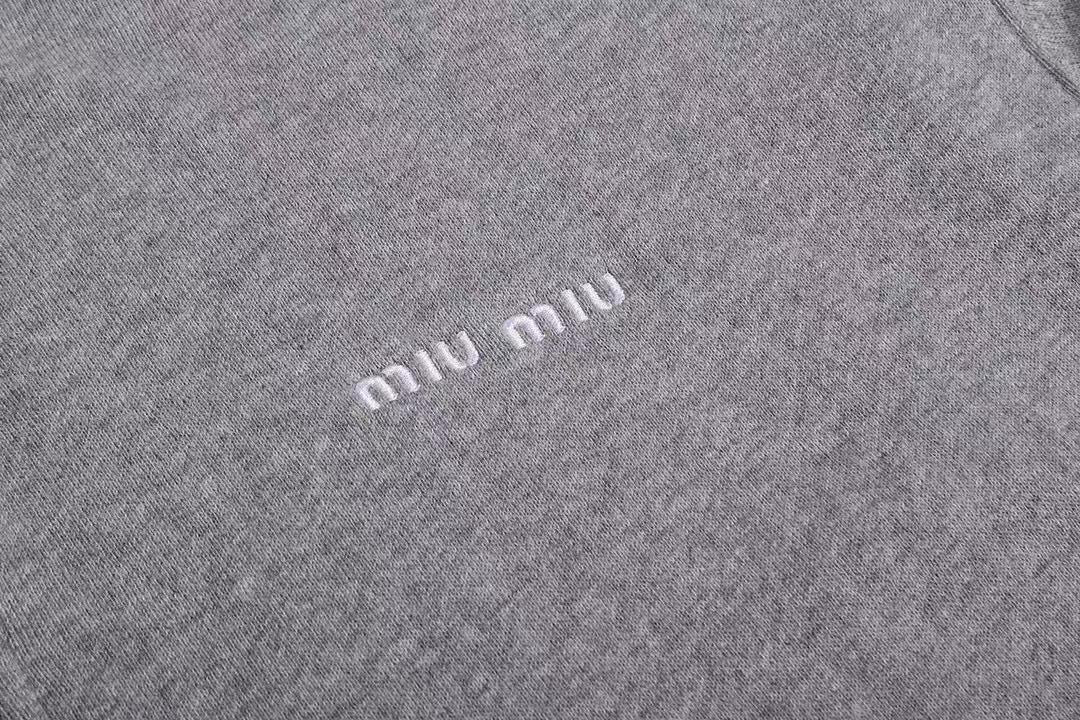 סווטשירט מיו מיו