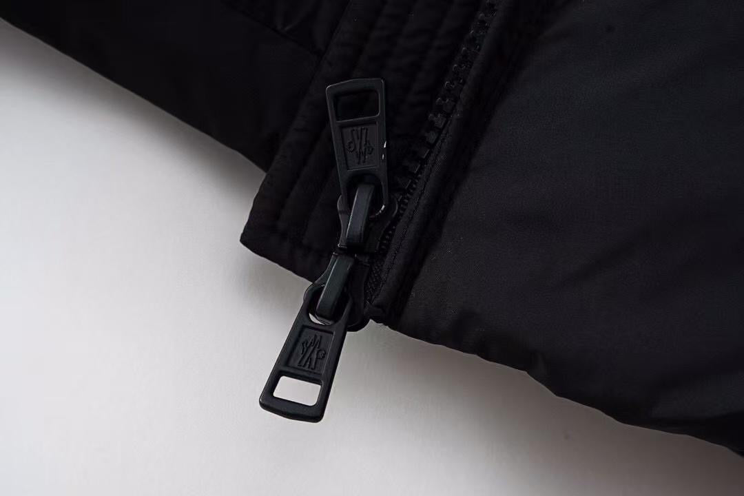 מעיל מונקלר