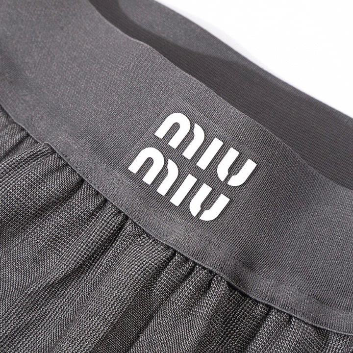 מכנסי מיו מיו