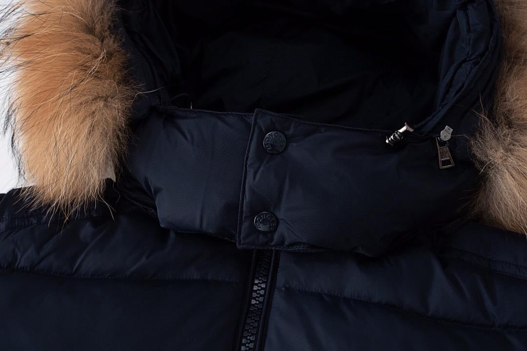 מעיל מונקלר