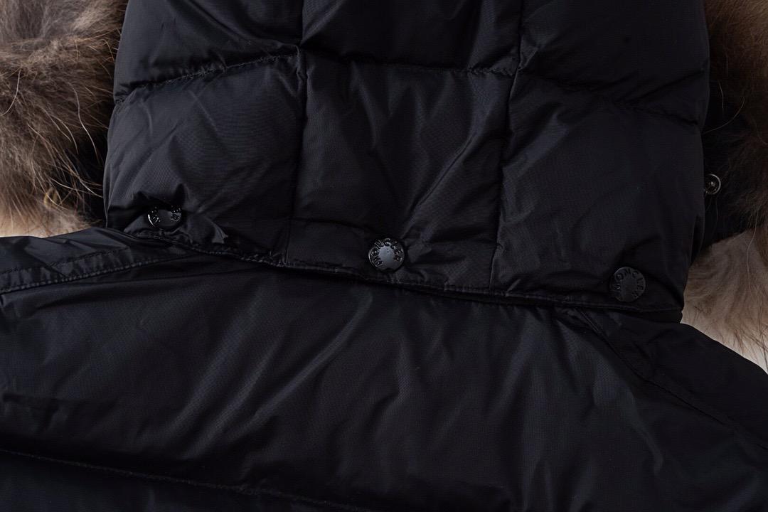 מעיל מונקלר