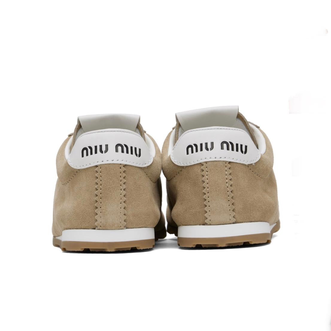 סניקרס מיו מיו