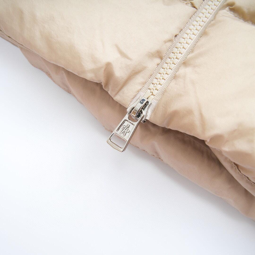 מעיל מונקלר