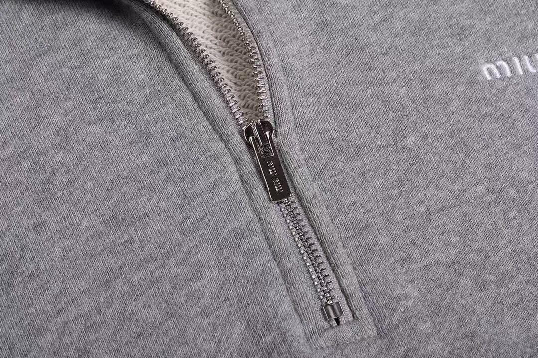 סווטשירט מיו מיו