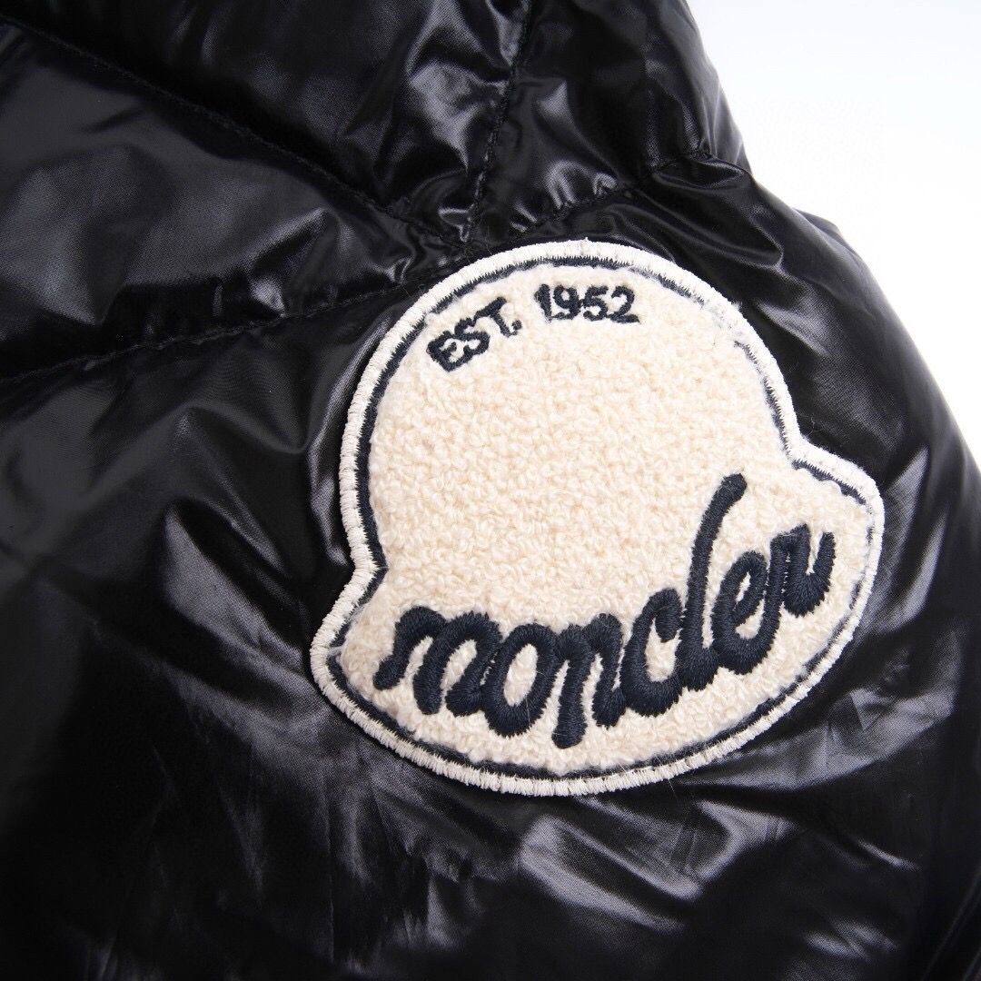 מעיל מונקלר