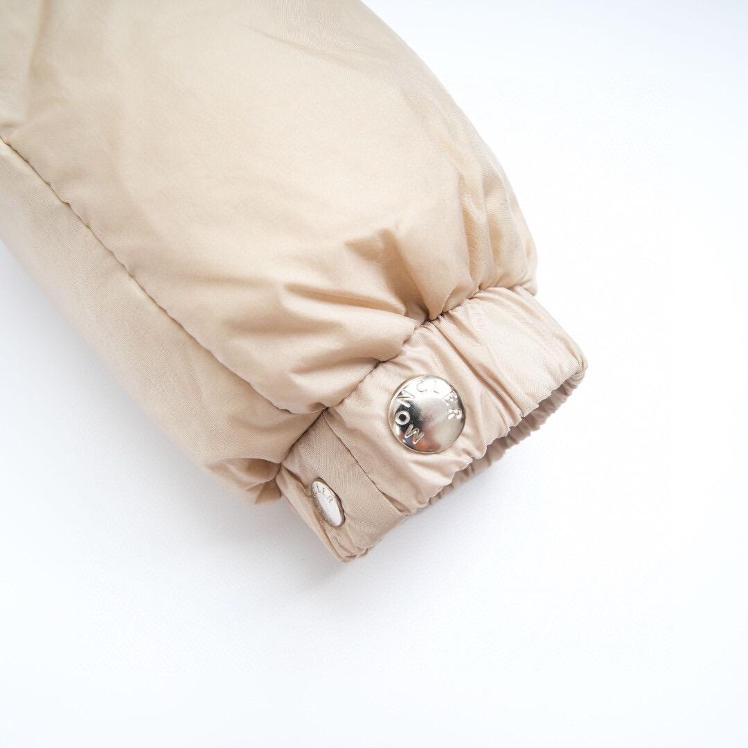 מעיל מונקלר