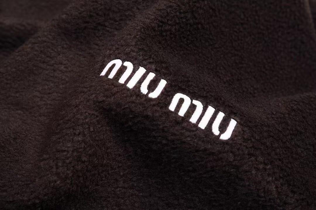 ג׳קט מיו מיו