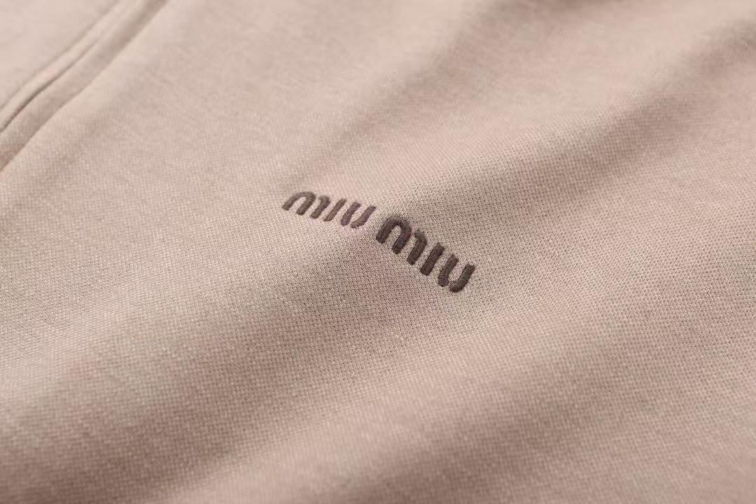 ג׳קט מיו מיו