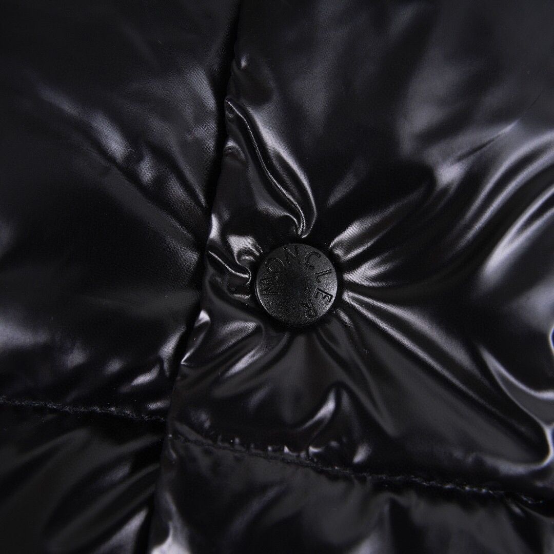 מעיל מונקלר