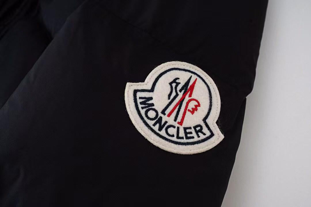 מעיל מונקלר