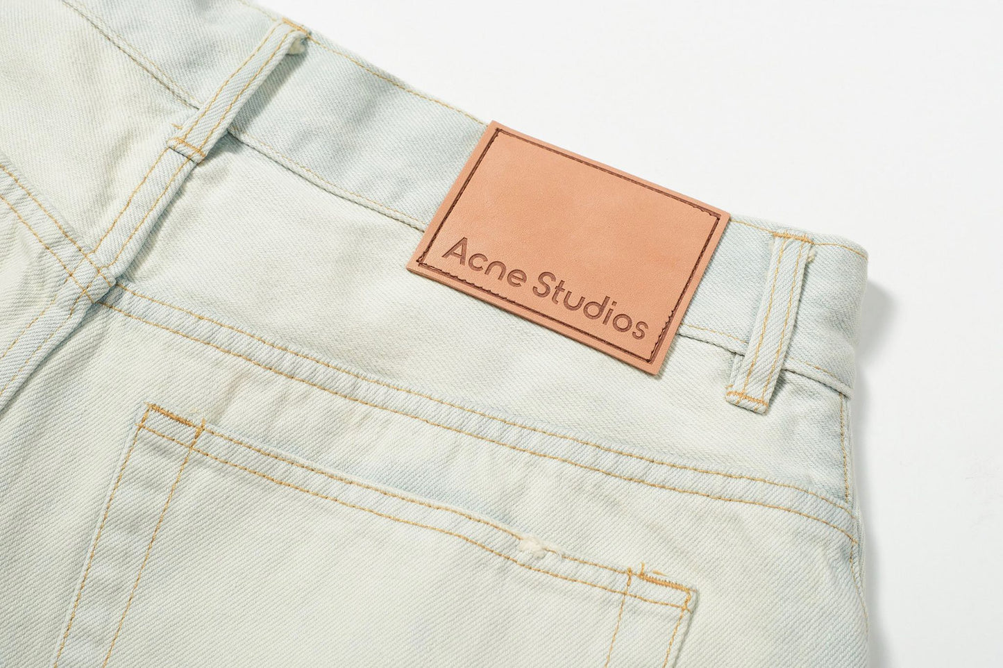 שורט Acne