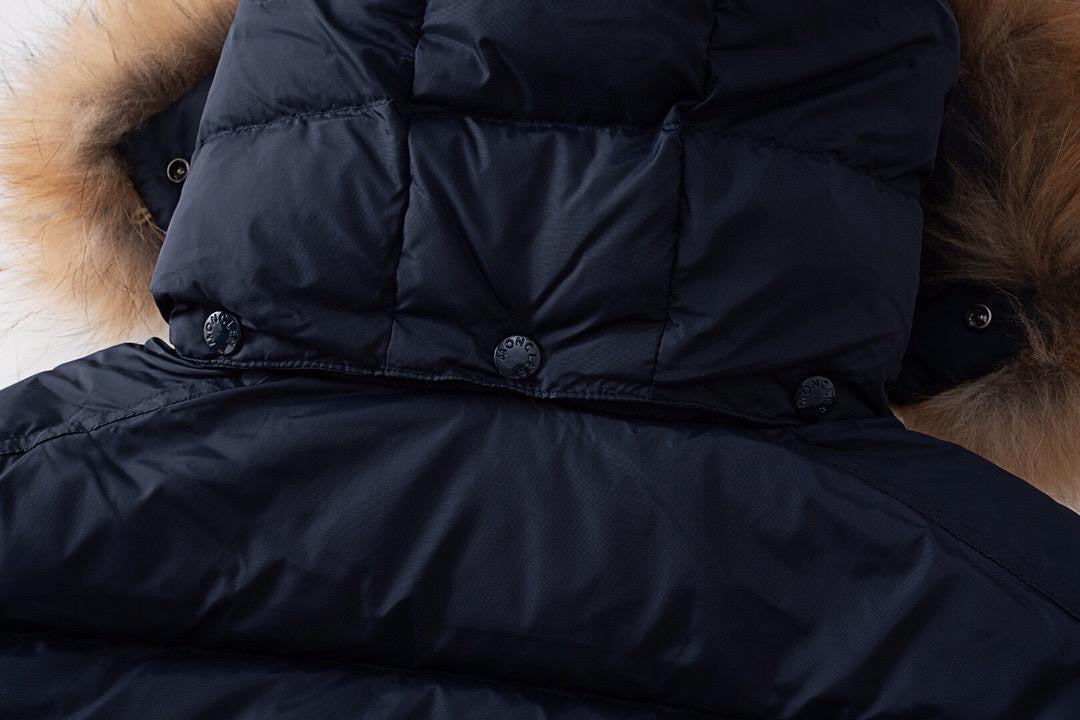 מעיל מונקלר