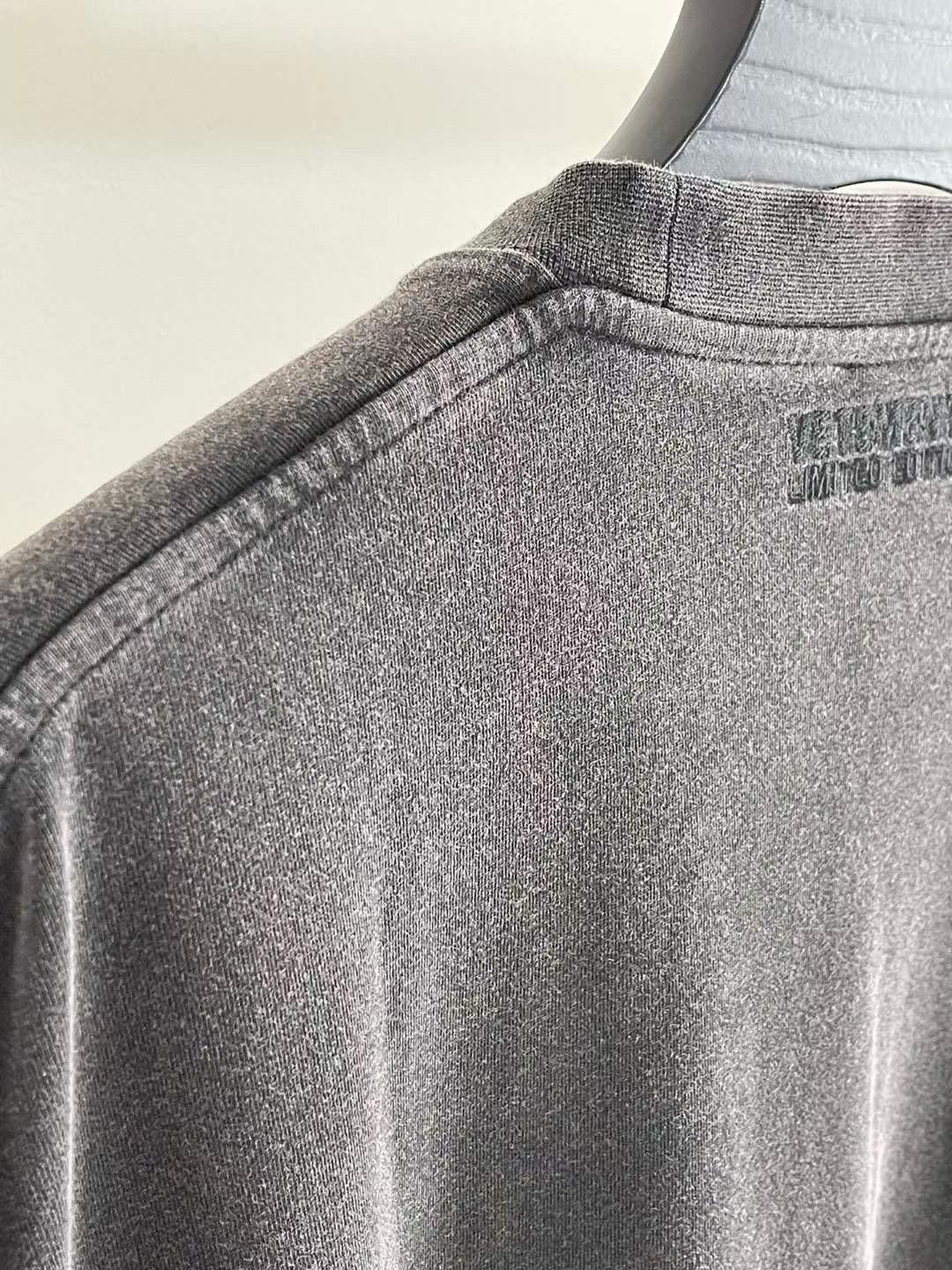 טישרט Vetements