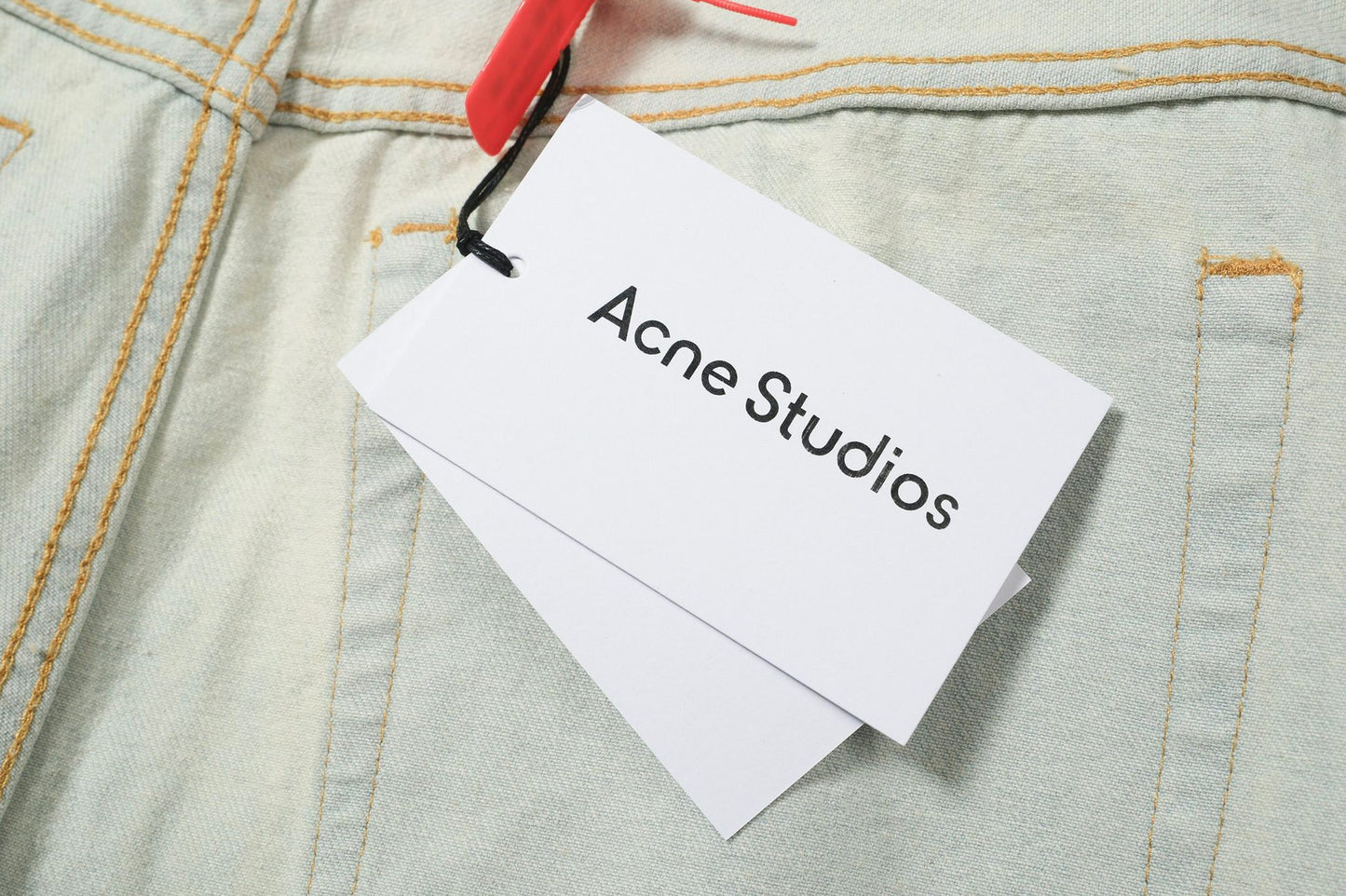 שורט Acne