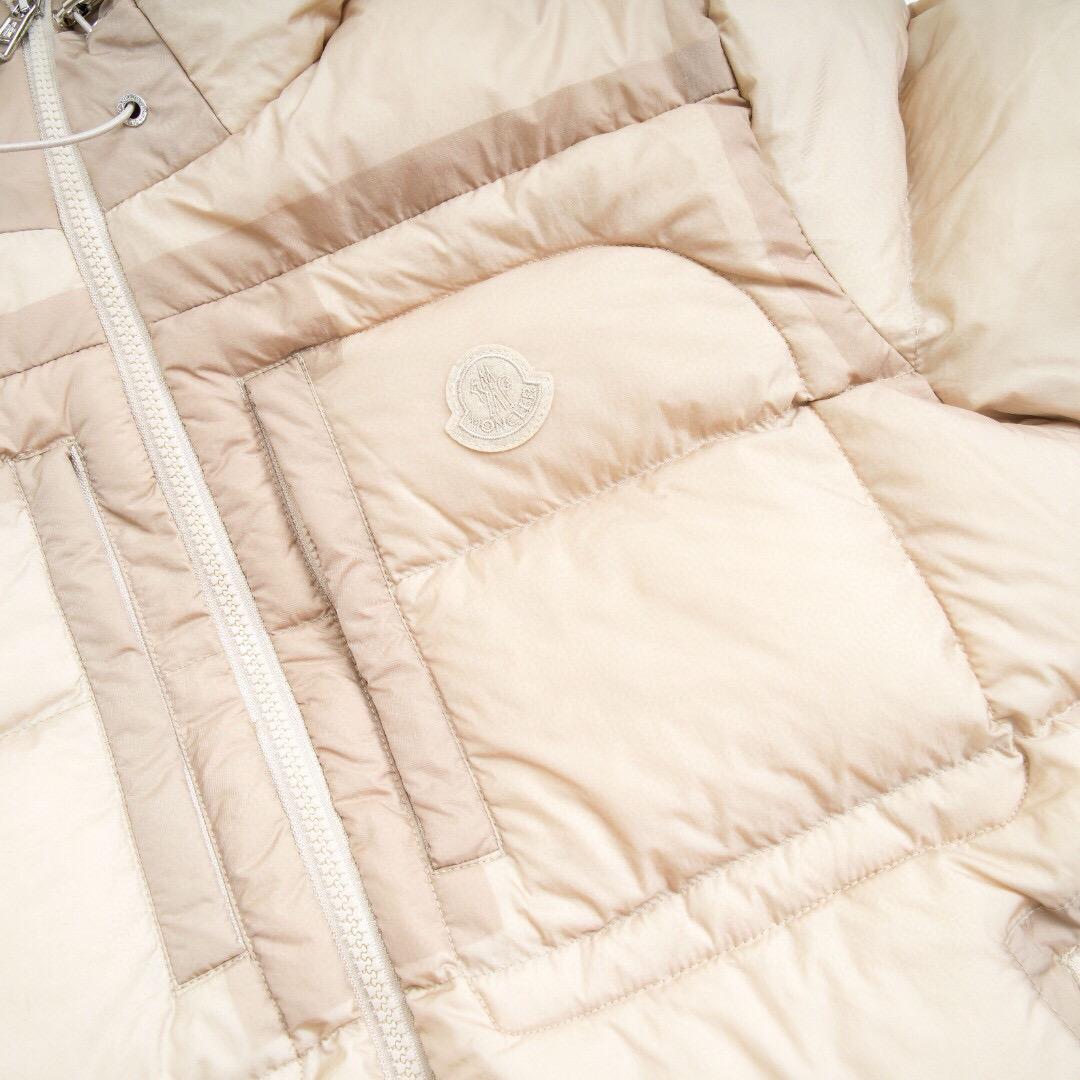 מעיל מונקלר