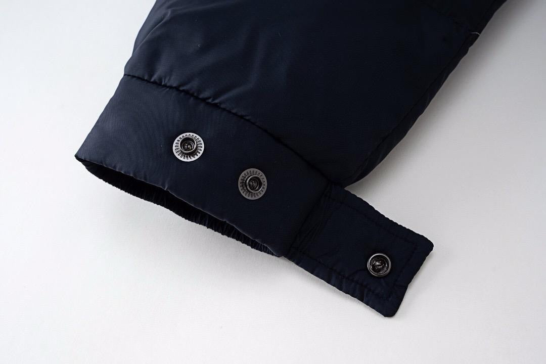 מעיל מונקלר