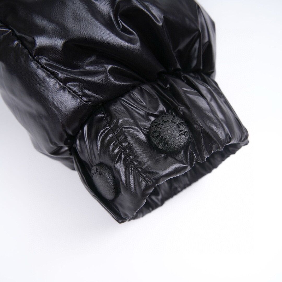 מעיל מונקלר