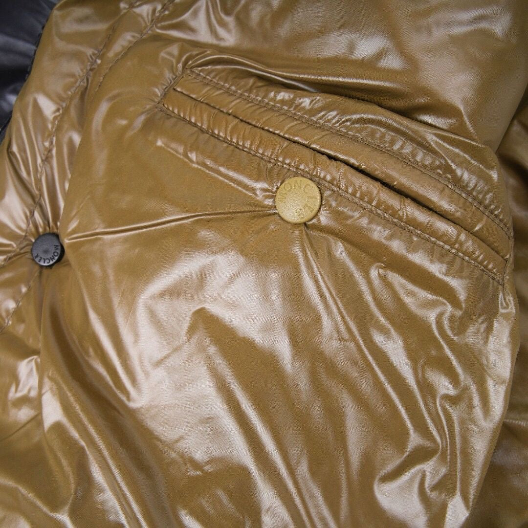 מעיל מונקלר