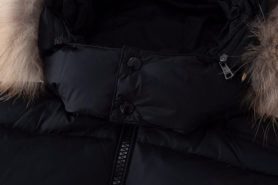 מעיל מונקלר