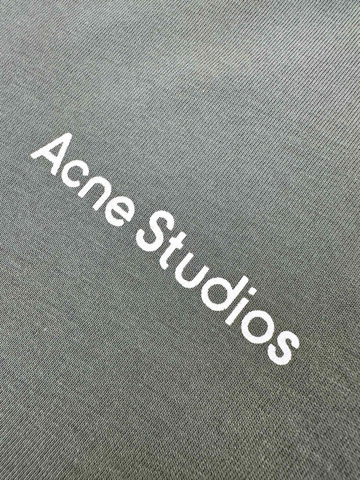 חולצת טישרט Acne Studios - ירוק שטוף
