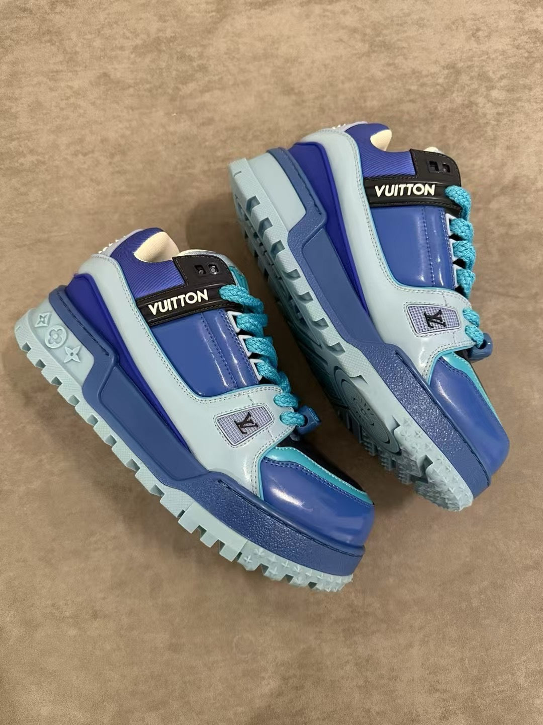 נעלי לואי