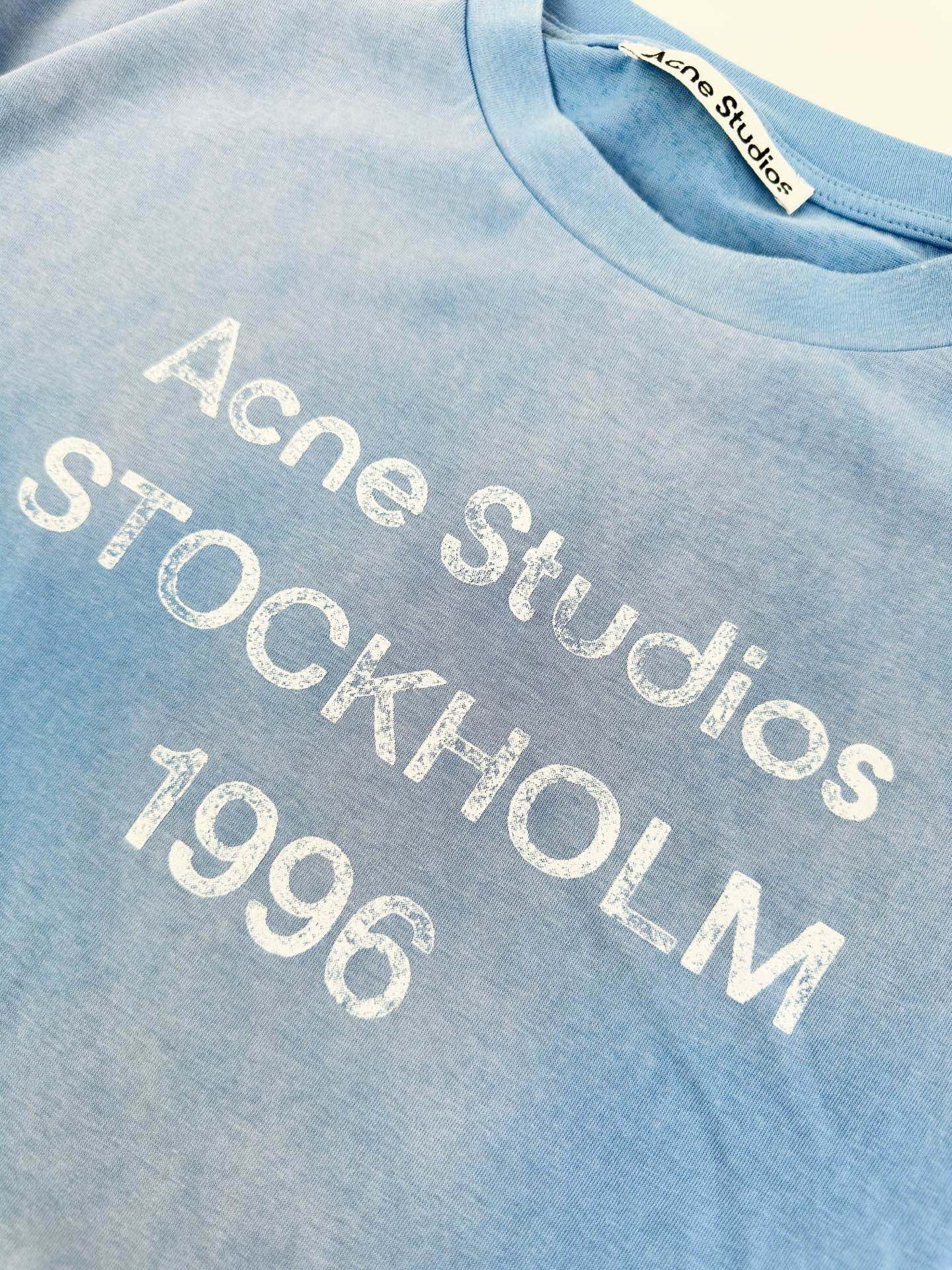 טישרט Acne