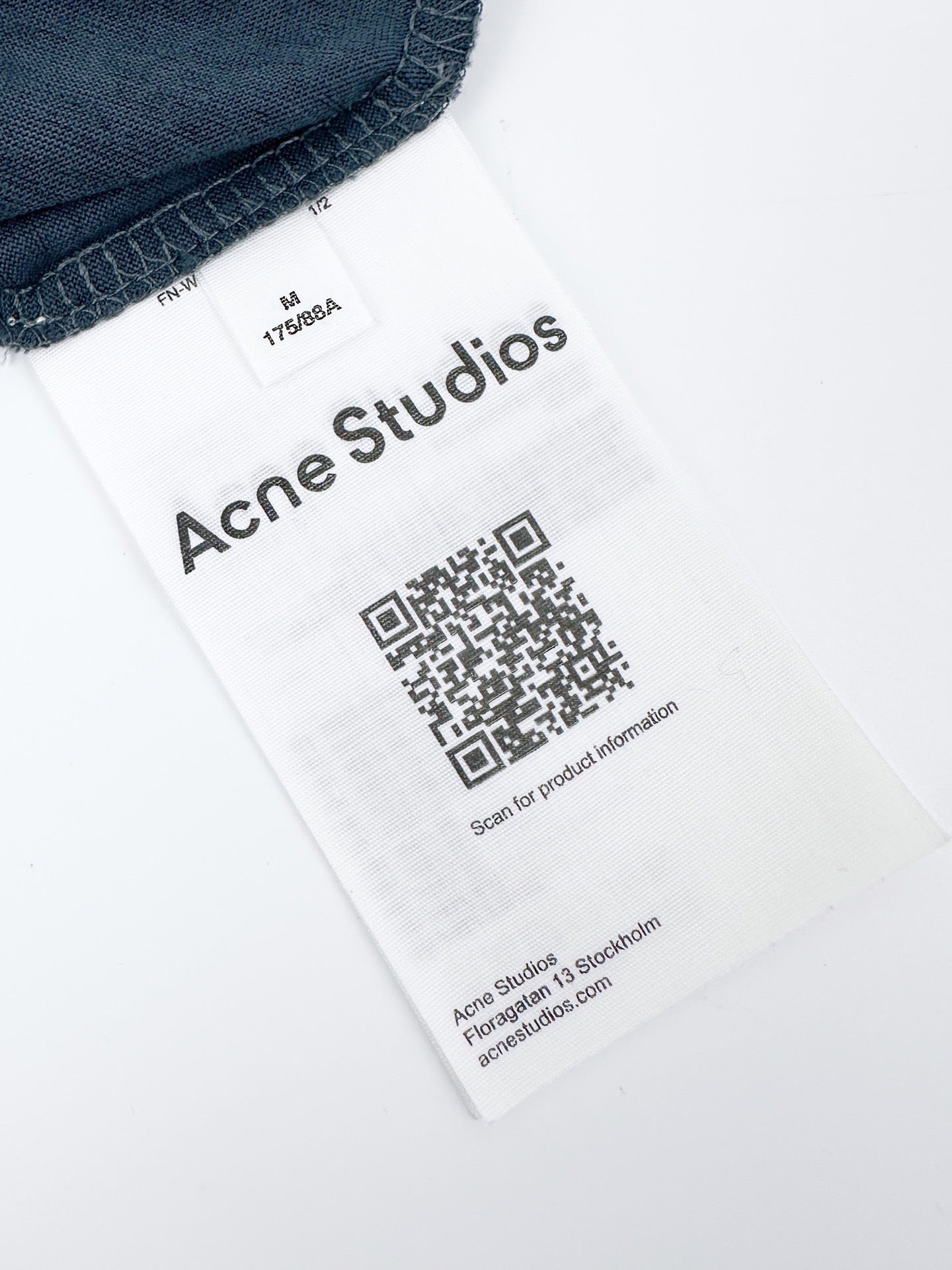 טישרט Acne