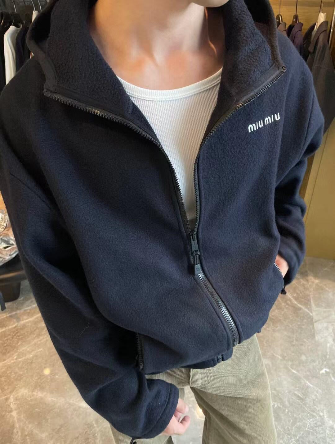 ג׳קט מיו מיו