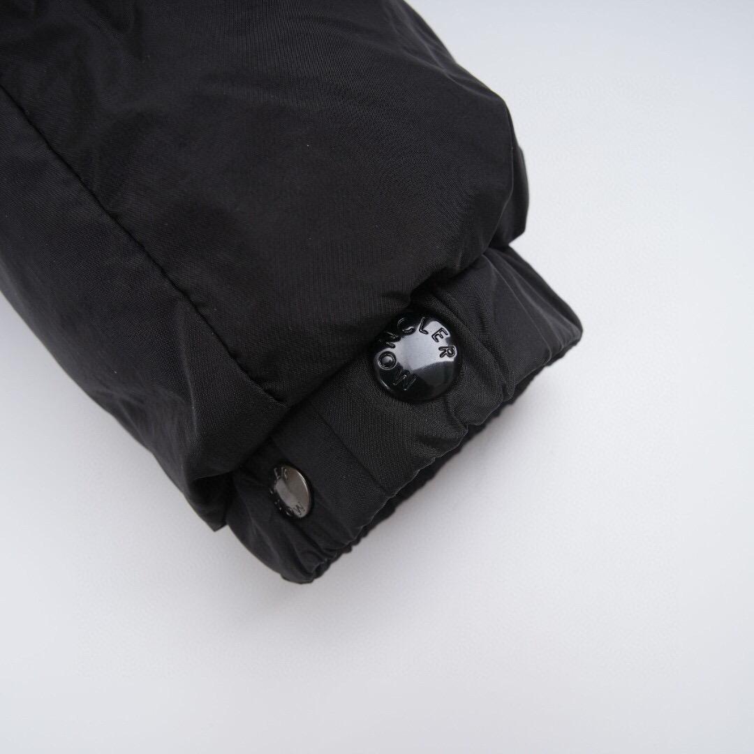 מעיל מונקלר