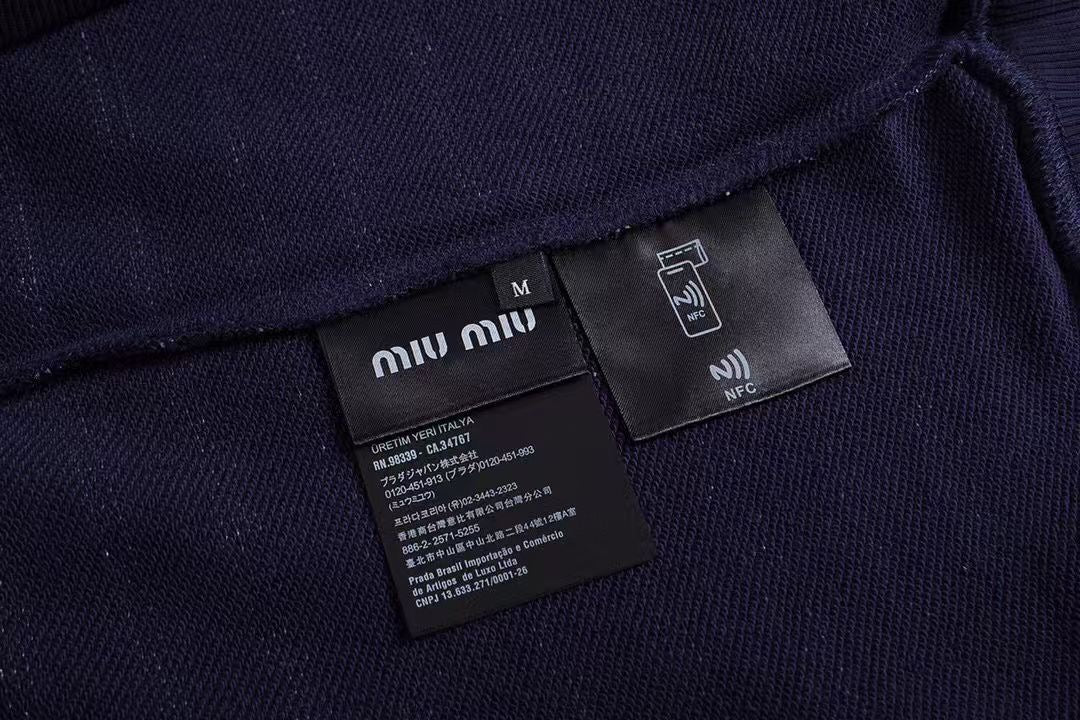 סווטשירט מיו מיו