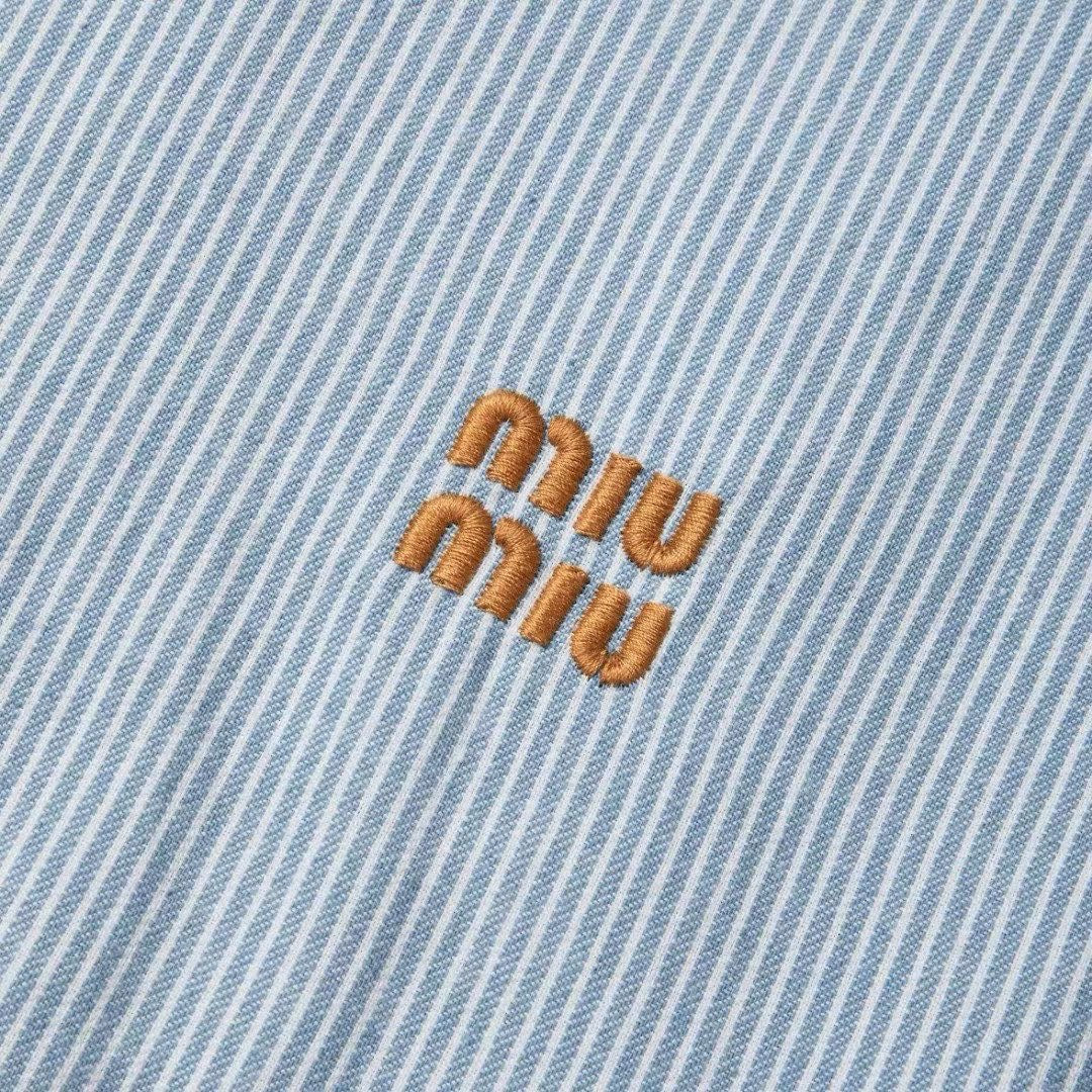 ג׳קט מיו מיו