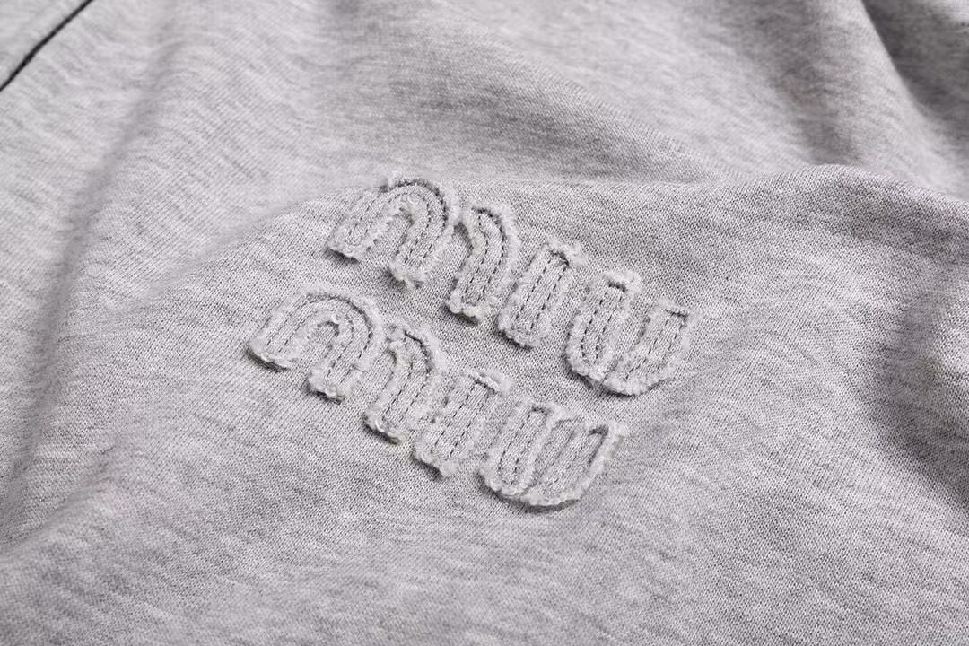 ג׳קט מיו מיו