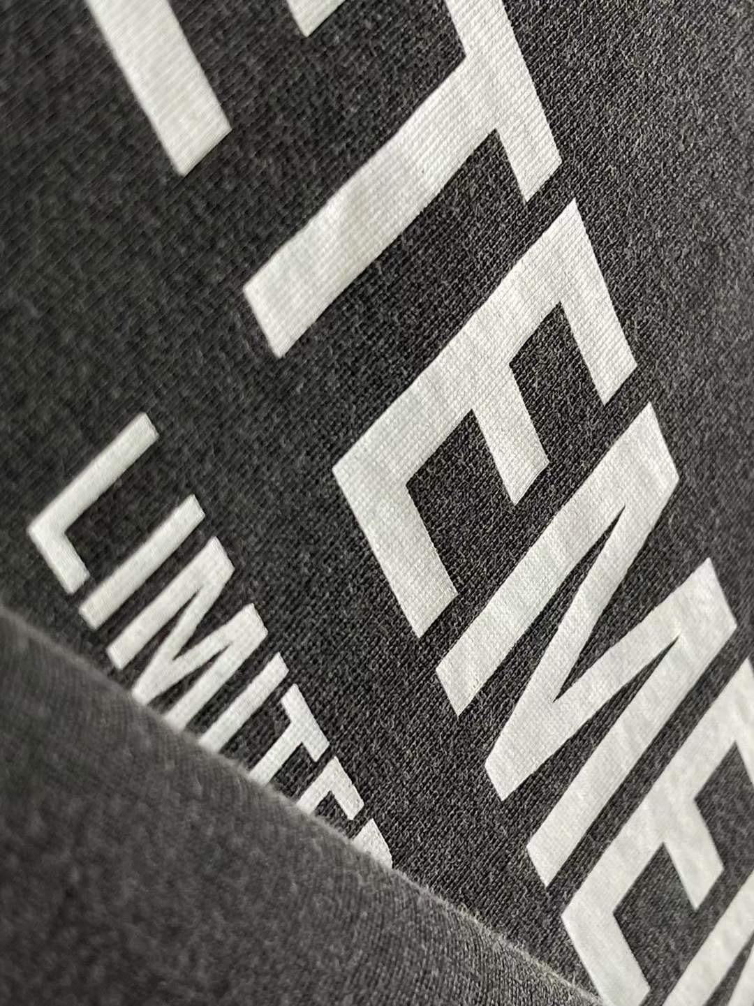טישרט Vetements