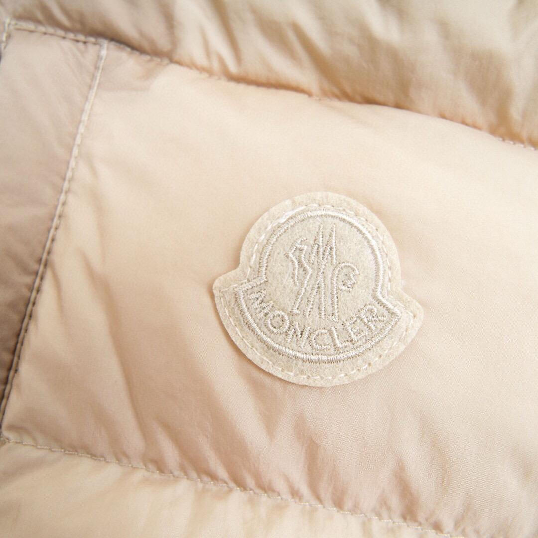 מעיל מונקלר